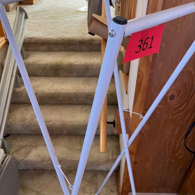 Fold up Clothes rack