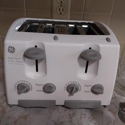 4 SLICES TOASTER, MINI FOOD PROCESSOR AND MORE