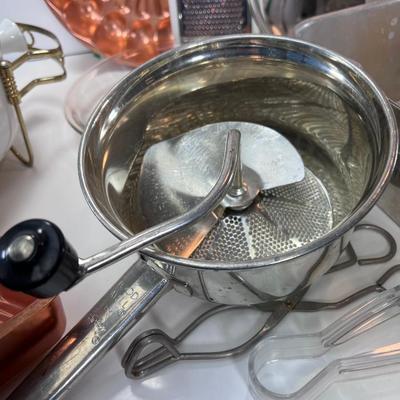 Large baking and wok utensil lot