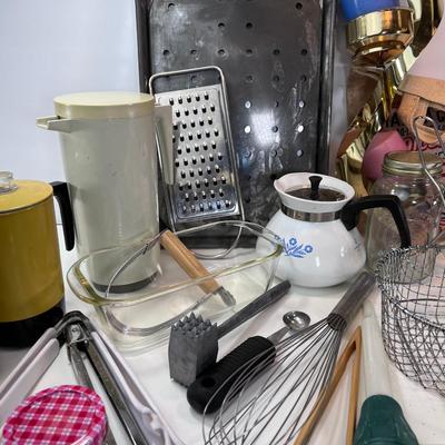 Large baking and wok utensil lot