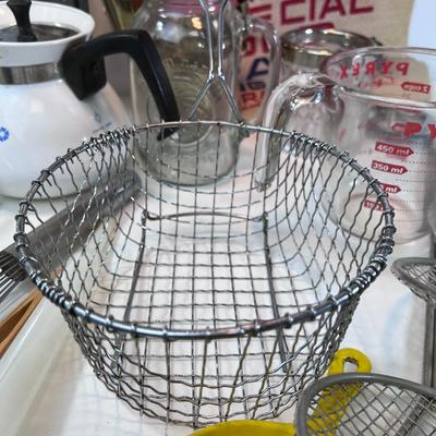 Large baking and wok utensil lot