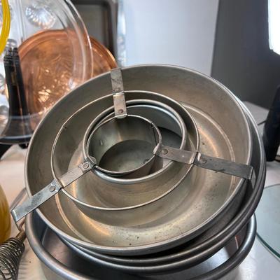 Large baking and wok utensil lot