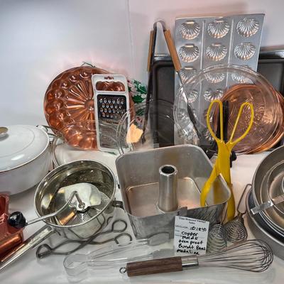 Large baking and wok utensil lot