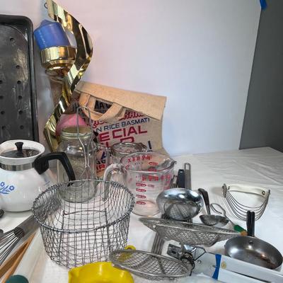 Large baking and wok utensil lot