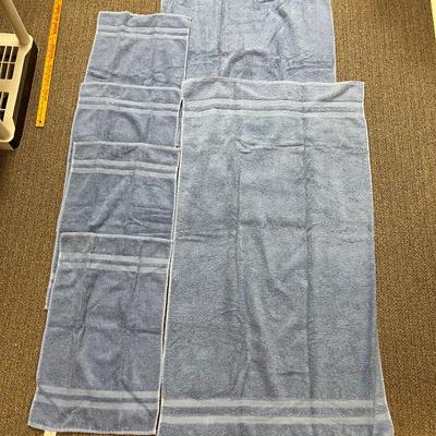 JCPenney blue towels Lot 2 Bath, 4 Guest
