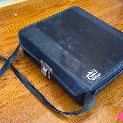 Travel case with cassettes