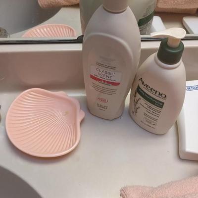 Contents of Main Bathroom
