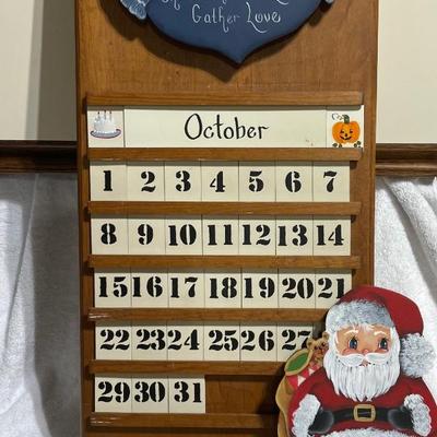 Wood calendar with storage