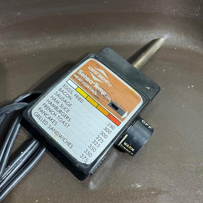 Electric skillet
