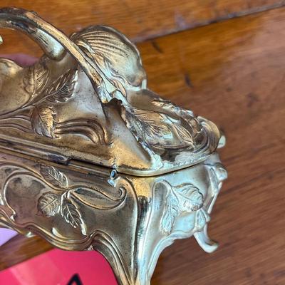 Metal jewelry box