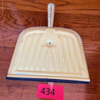 Vintage dust pan