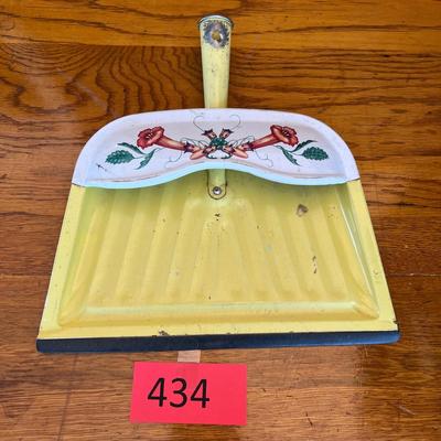 Vintage dust pan