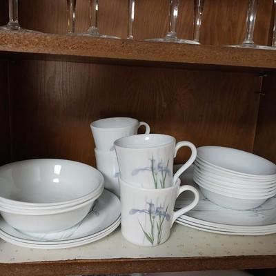CORELLE 4 PLACE DINNERWARE AND STEMMED GLASSES