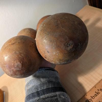 A PAIR OF ANTIQUE WOOD HAND DUMB BELLS 3LB?