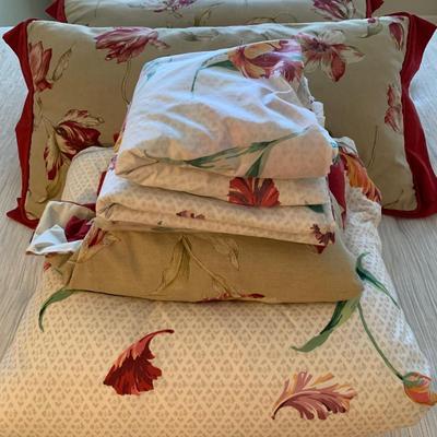 Floral Queen Duvet Set w/ Eight Drapes (UB3-KW)
