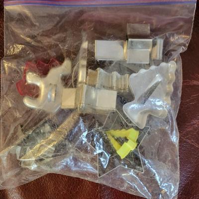 Large Assortment of Baking Accessories (K-DW)