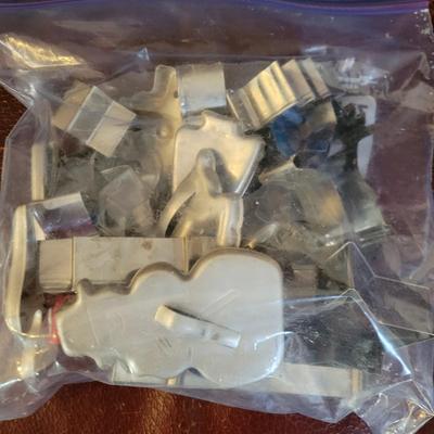 Large Assortment of Baking Accessories (K-DW)