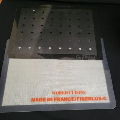 Large Assortment of Baking Accessories (K-DW)