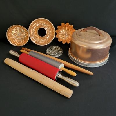 Large Assortment of Baking Accessories (K-DW)