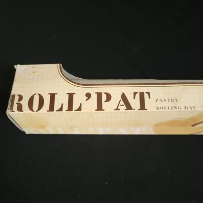 Large Assortment of Baking Accessories (K-DW)