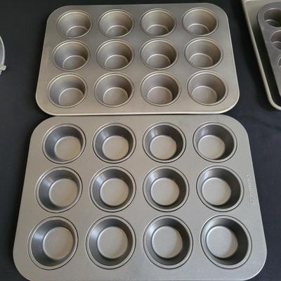 Large Assortment of Baking Accessories (K-DW)