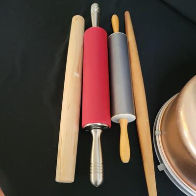 Large Assortment of Baking Accessories (K-DW)