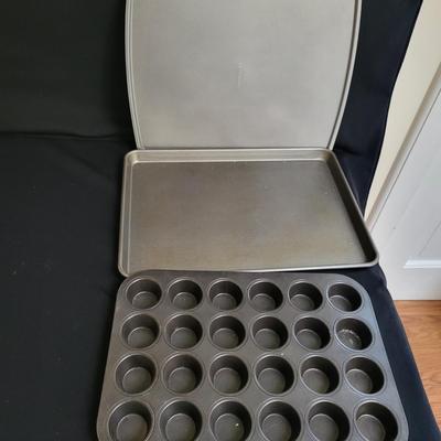 Large Assortment of Baking Accessories (K-DW)
