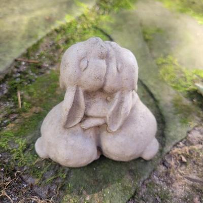 Rabbit Yard Art (BY-DW)