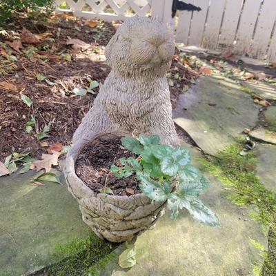 Rabbit Yard Art (BY-DW)