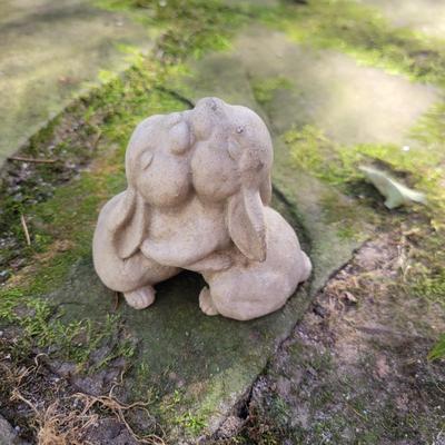 Rabbit Yard Art (BY-DW)