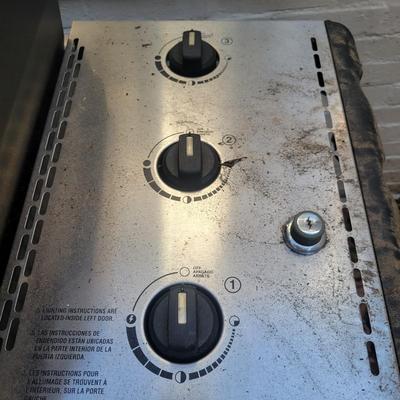 Weber Spirit Three Burner Gas Grill and Accessories (BY-DW)