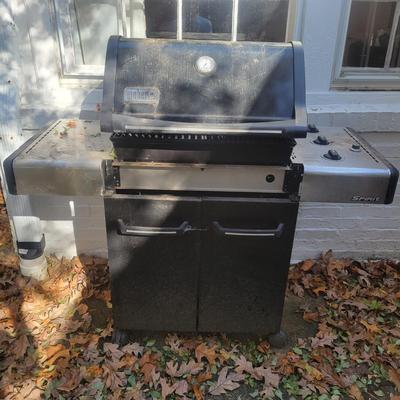 Weber Spirit Three Burner Gas Grill and Accessories (BY-DW)