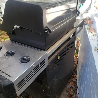 Weber Spirit Three Burner Gas Grill and Accessories (BY-DW)
