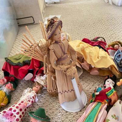 Large Collection of International Dolls (UB3-SS)