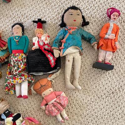 Large Collection of International Dolls (UB3-SS)