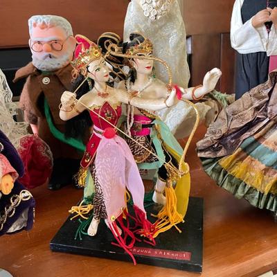 Large Collection of International Dolls (UB3-SS)