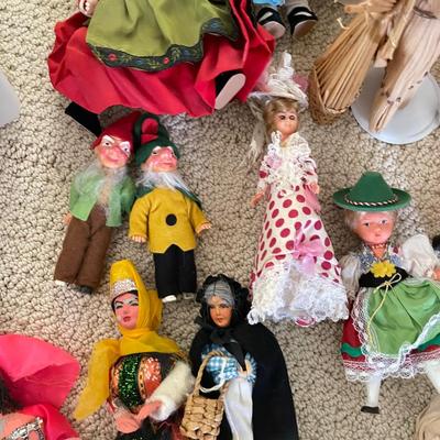 Large Collection of International Dolls (UB3-SS)