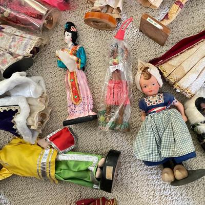 Large Collection of International Dolls (UB3-SS)