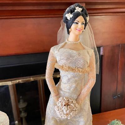 Large Collection of International Dolls (UB3-SS)