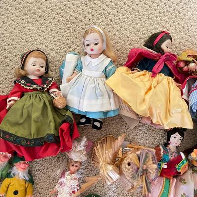 Large Collection of International Dolls (UB3-SS)
