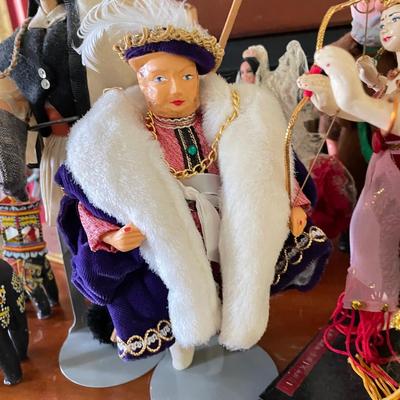 Large Collection of International Dolls (UB3-SS)