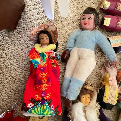 Large Collection of International Dolls (UB3-SS)