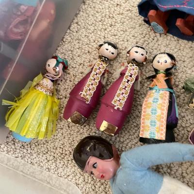 Large Collection of International Dolls (UB3-SS)