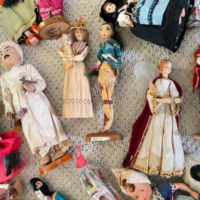 Large Collection of International Dolls (UB3-SS)