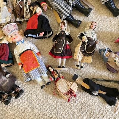Large Collection of International Dolls (UB3-SS)