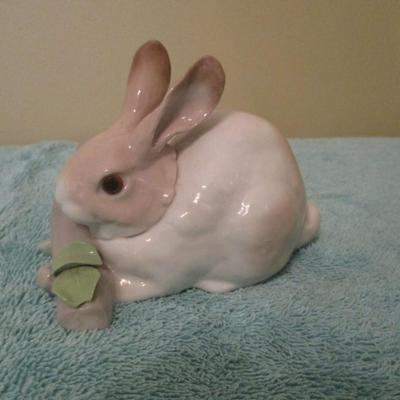 Lladro Brown Eating Bunny Rabbit Gloss Finish Figurine