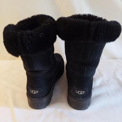 Three Pairs Size 9 Uggs w/ Care Kit (LR-BBL)