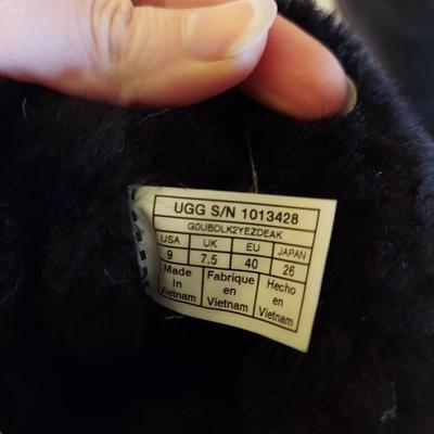 Three Pairs Size 9 Uggs w/ Care Kit (LR-BBL)