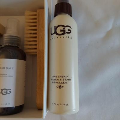 Three Pairs Size 9 Uggs w/ Care Kit (LR-BBL)