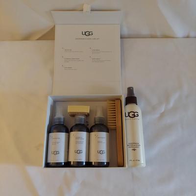 Three Pairs Size 9 Uggs w/ Care Kit (LR-BBL)